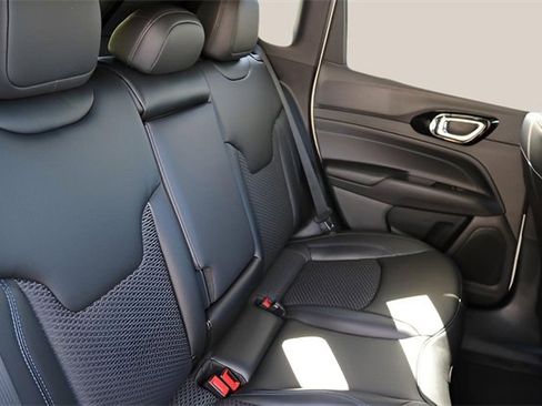 New 2026 Jeep Compass Latitude image 17