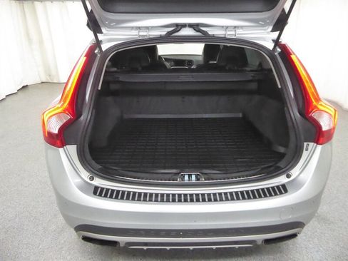 Used 2015 Volvo V60 T5 Cross Country w/ Convenience Package image 33