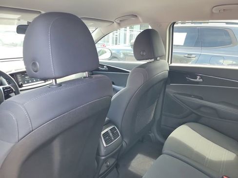 Used 2020 Kia Sorento L FWD image 13