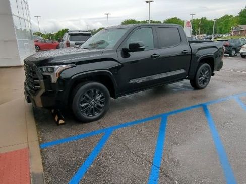 Used 2023 Toyota Tundra Platinum AWD/4WD image 2