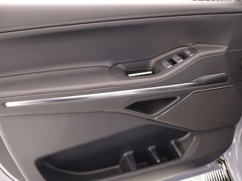New 2026 Lincoln Navigator Premiere AWD/4WD image 17