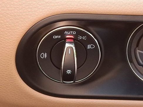 Used 2019 Porsche Macan AWD/4WD image 27