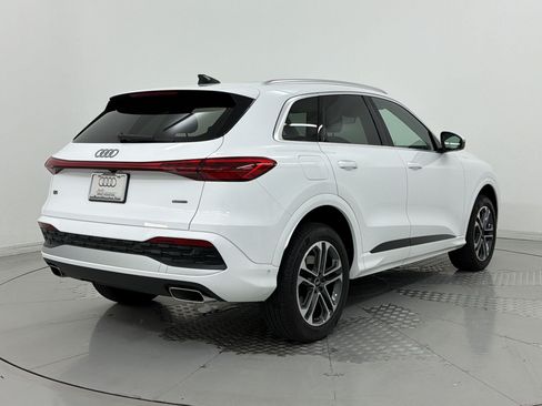 Certified 2025 Audi Q5 Premium w/ Convenience Package AWD/4WD image 9