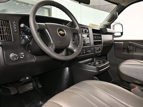 Used 2019 Chevrolet Express 2500 image 12