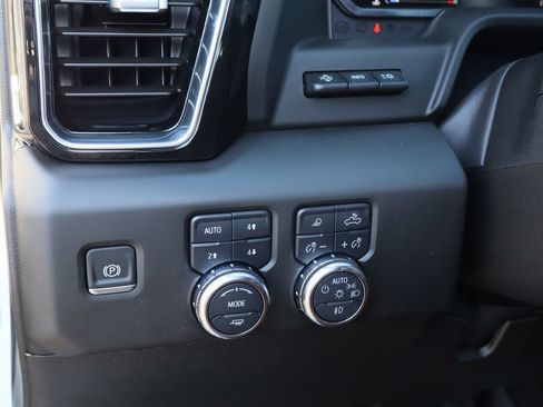 Certified 2025 GMC Sierra 2500 Denali Ultimate w/ Max Trailering Package image 12