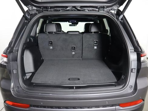 New 2026 Jeep Grand Cherokee Altitude image 18