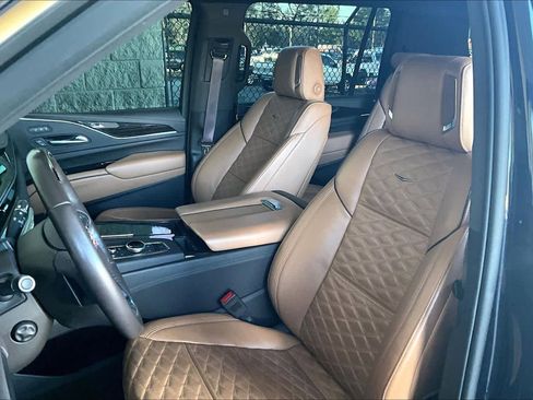 Used 2023 Cadillac Escalade ESV Premium Luxury image 8