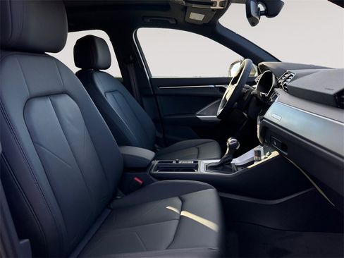 New 2025 Audi Q3 2.0T Premium image 15