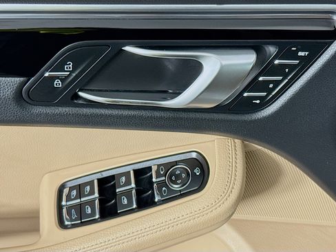 Used 2023 Porsche Macan AWD/4WD image 39