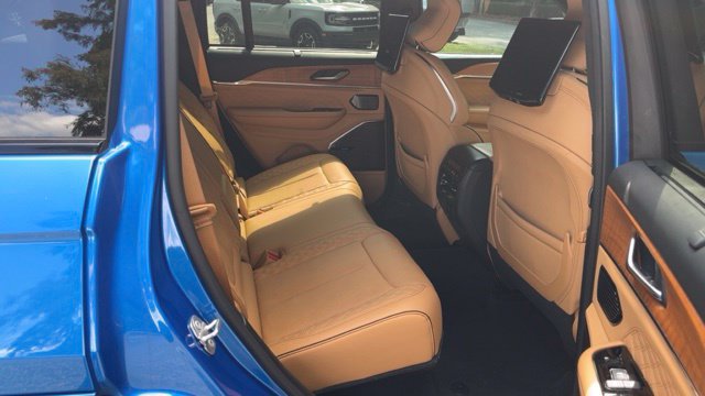 Used 2023 Jeep Grand Cherokee Summit AWD/4WD image 13