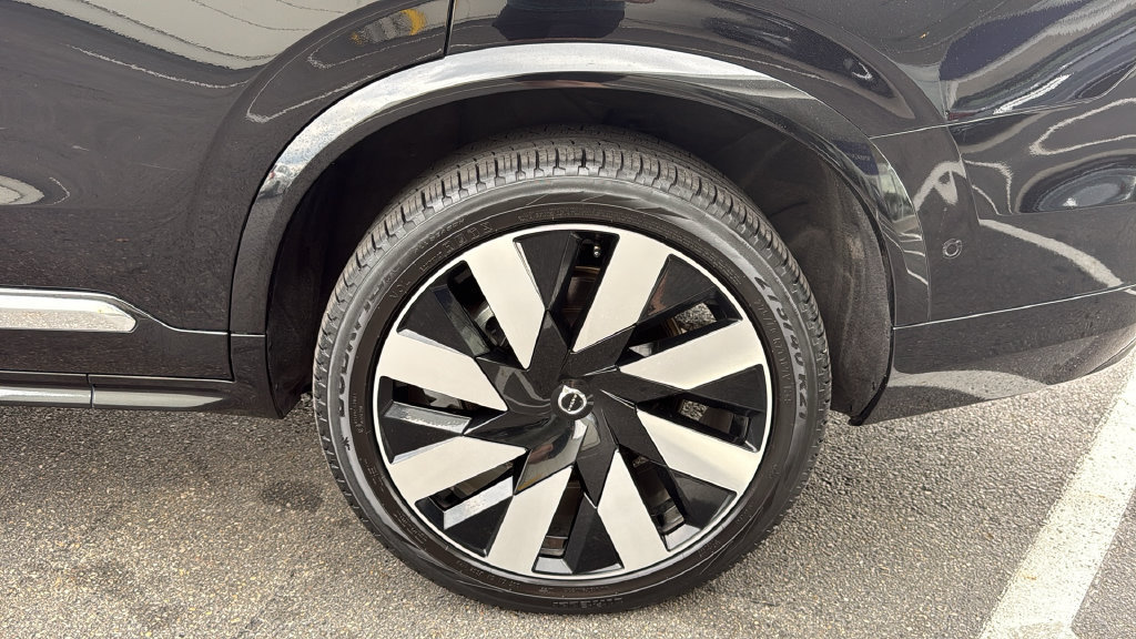 Certified 2024 Volvo XC90 T8 Ultimate AWD/4WD image 29