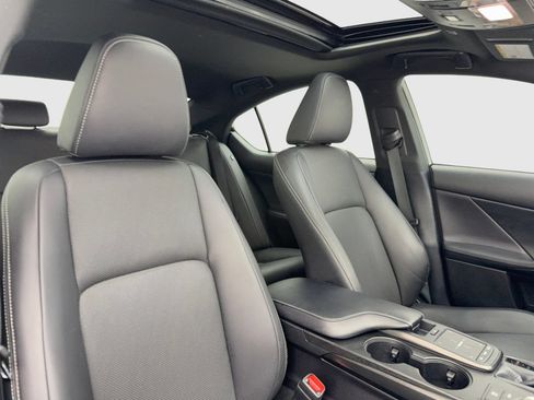 Used 2024 Lexus IS 300 w/ Comfort Package RWD image 41