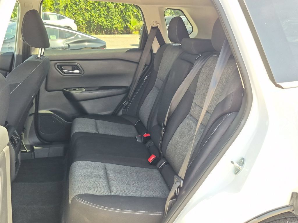 Certified 2024 Nissan Rogue SV FWD image 27