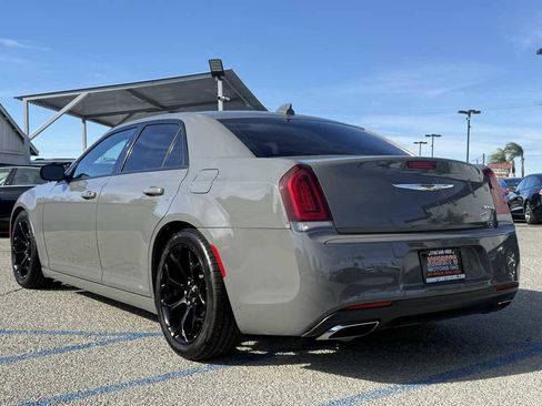 Used 2018 Chrysler 300 S image 18