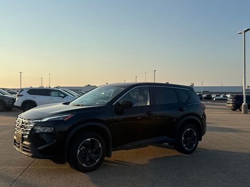 Certified 2024 Nissan Rogue SV FWD image 11