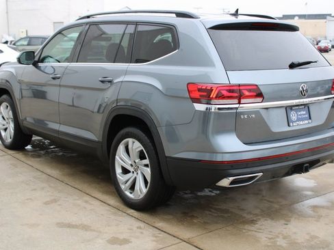 Certified 2022 Volkswagen Atlas SE image 4