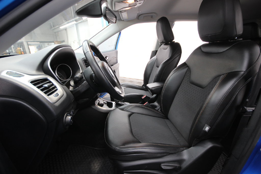 Used 2019 Jeep Compass Latitude w/ Cold Weather Group AWD/4WD image 12