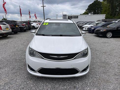 Used 2020 Chrysler Pacifica Limited FWD image 17