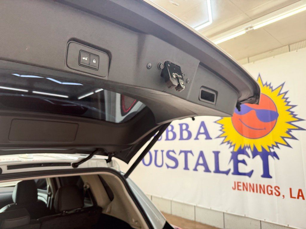 Used 2025 Nissan Rogue SV AWD/4WD image 19