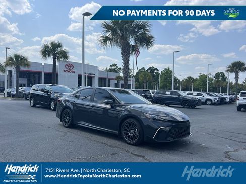 Used 2025 Toyota Camry SE w/ Convenience Package FWD image 1