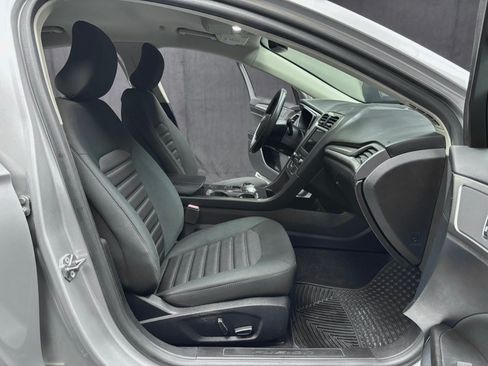 Used 2019 Ford Fusion SE FWD image 27
