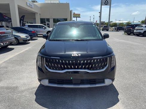 Used 2025 Kia Carnival FWD image 2