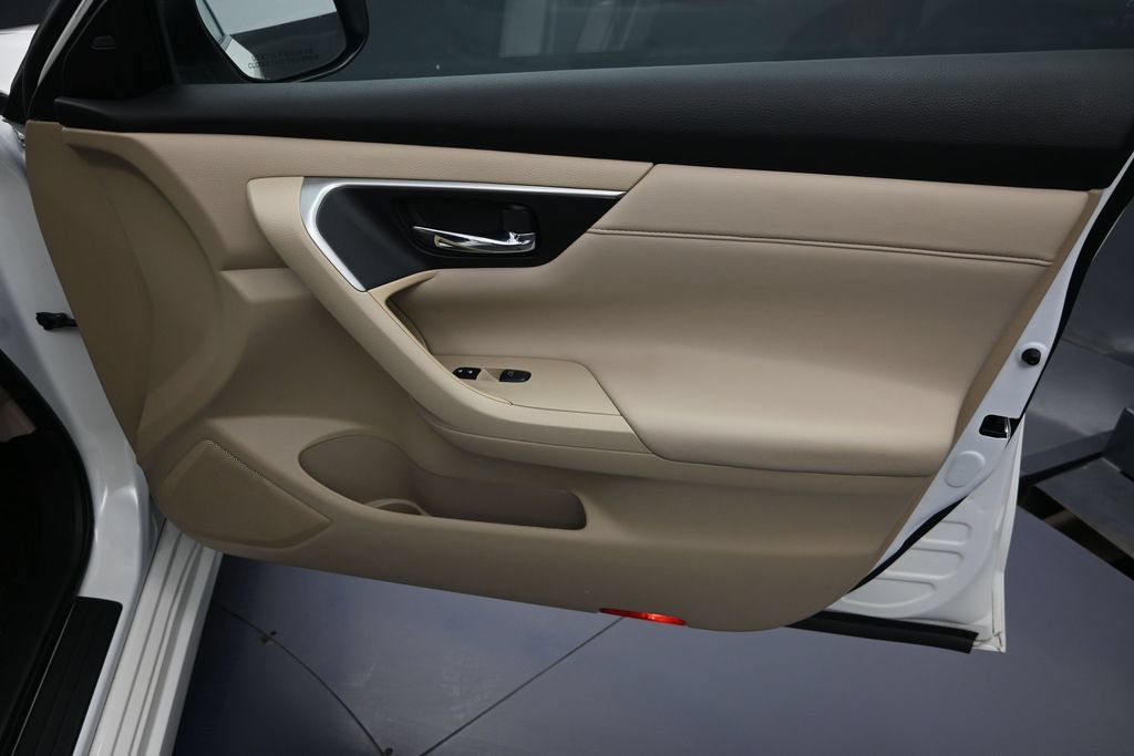 Used 2015 Nissan Altima 2.5 SV w/ Convenience Package FWD image 35