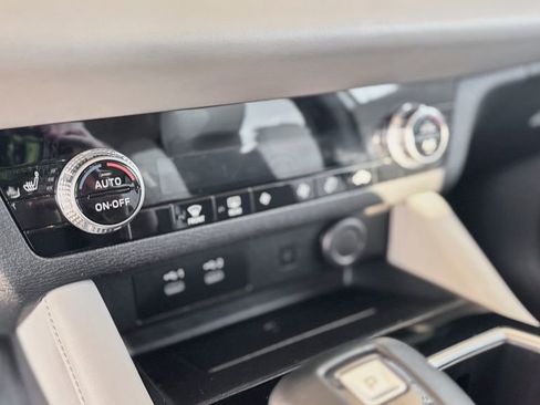 Used 2025 Mitsubishi Outlander SE FWD image 27