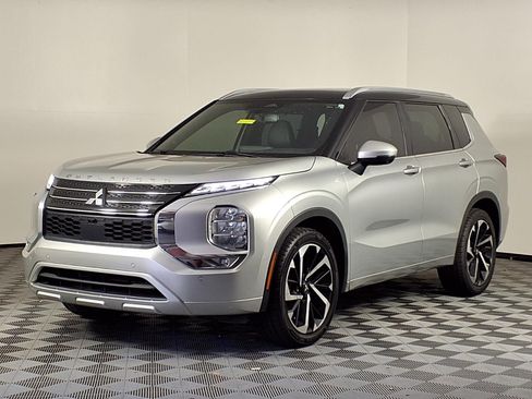 Used 2023 Mitsubishi Outlander SEL FWD image 3