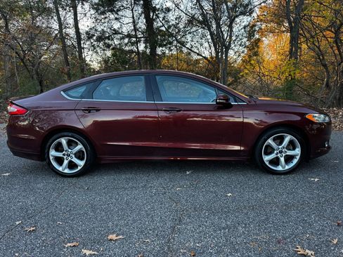 Used 2016 Ford Fusion SE w/ Equipment Group 201A image 5