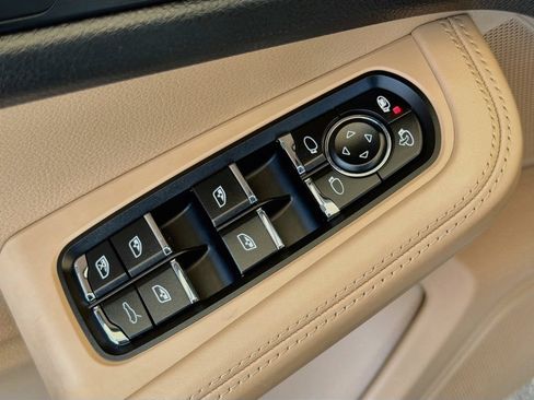 Used 2019 Porsche Macan S AWD/4WD image 18