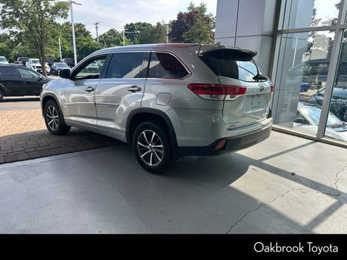 Used 2018 Toyota Highlander XLE AWD/4WD image 4