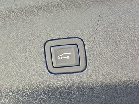 Used 2023 GMC Yukon SLT image 14