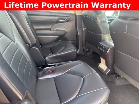 Used 2024 Toyota Highlander XLE image 20