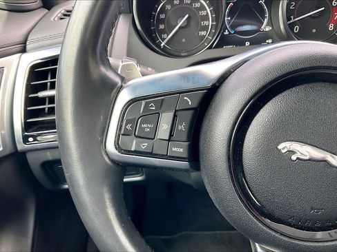 Used 2020 Jaguar F-TYPE P300 image 21