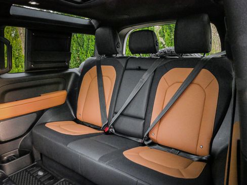 Used 2023 Land Rover Defender 90 X-Dynamic SE AWD/4WD image 31