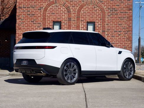 Used 2024 Land Rover Range Rover Sport SE image 5