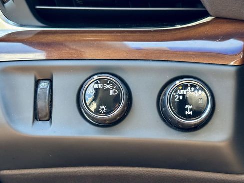 Used 2019 Cadillac Escalade Luxury AWD/4WD image 27