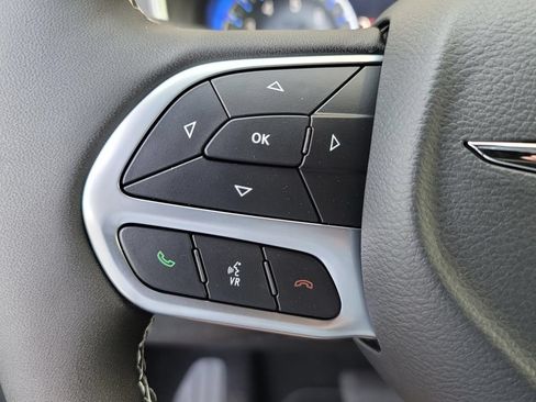 New 2025 Chrysler Pacifica Select FWD image 33