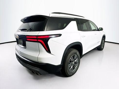 Used 2025 Chevrolet Traverse LT FWD image 9