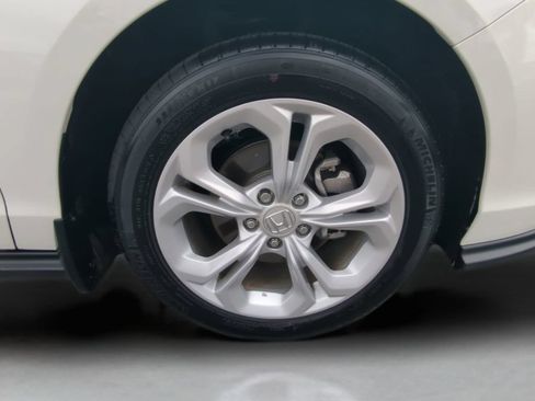 Certified 2025 Honda Accord LX image 24