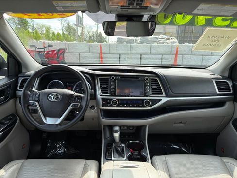 Used 2019 Toyota Highlander Limited Platinum image 32
