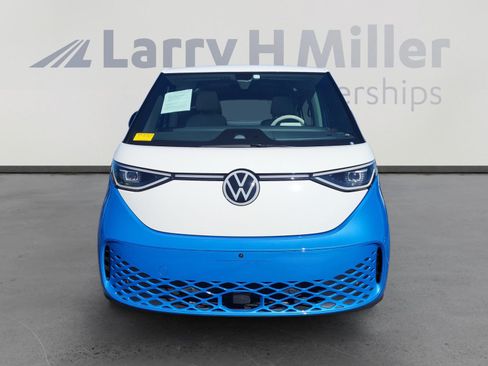 Used 2025 Volkswagen ID. Buzz 1st Edition image 9