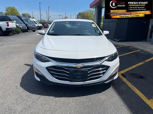 Used 2023 Chevrolet Malibu LT FWD image 2