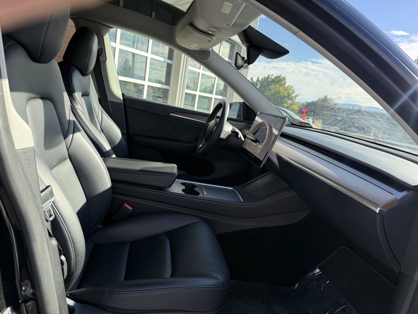Used 2024 Tesla Model Y Long Range AWD/4WD image 24