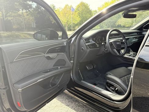 Used 2023 Audi S8 4.0T w/ S8 Executive Package image 41
