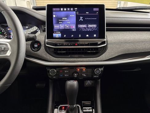 Used 2024 Jeep Compass Sport image 16