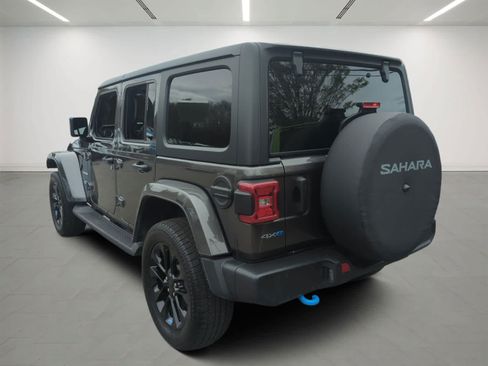 Used 2022 Jeep Wrangler Unlimited Sahara w/ Cold Weather Group AWD/4WD image 4