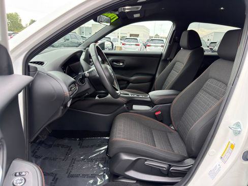 Used 2025 Honda HR-V Sport image 11