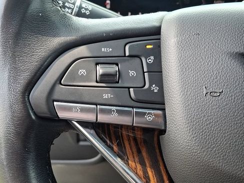 Used 2023 Cadillac Escalade ESV Premium Luxury AWD/4WD image 20